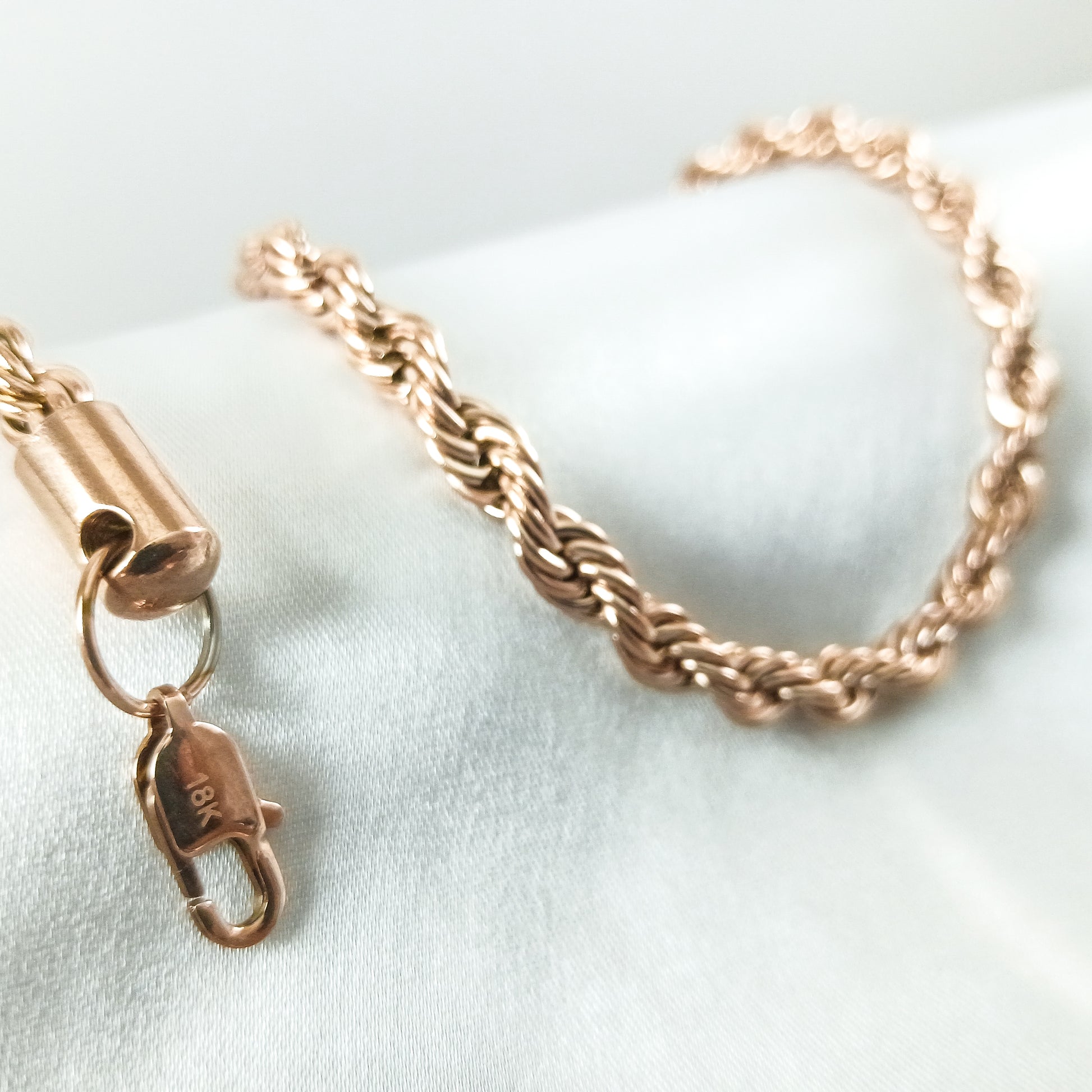 Cadena Lazo Rosa en Oro Laminado 18K Hombre