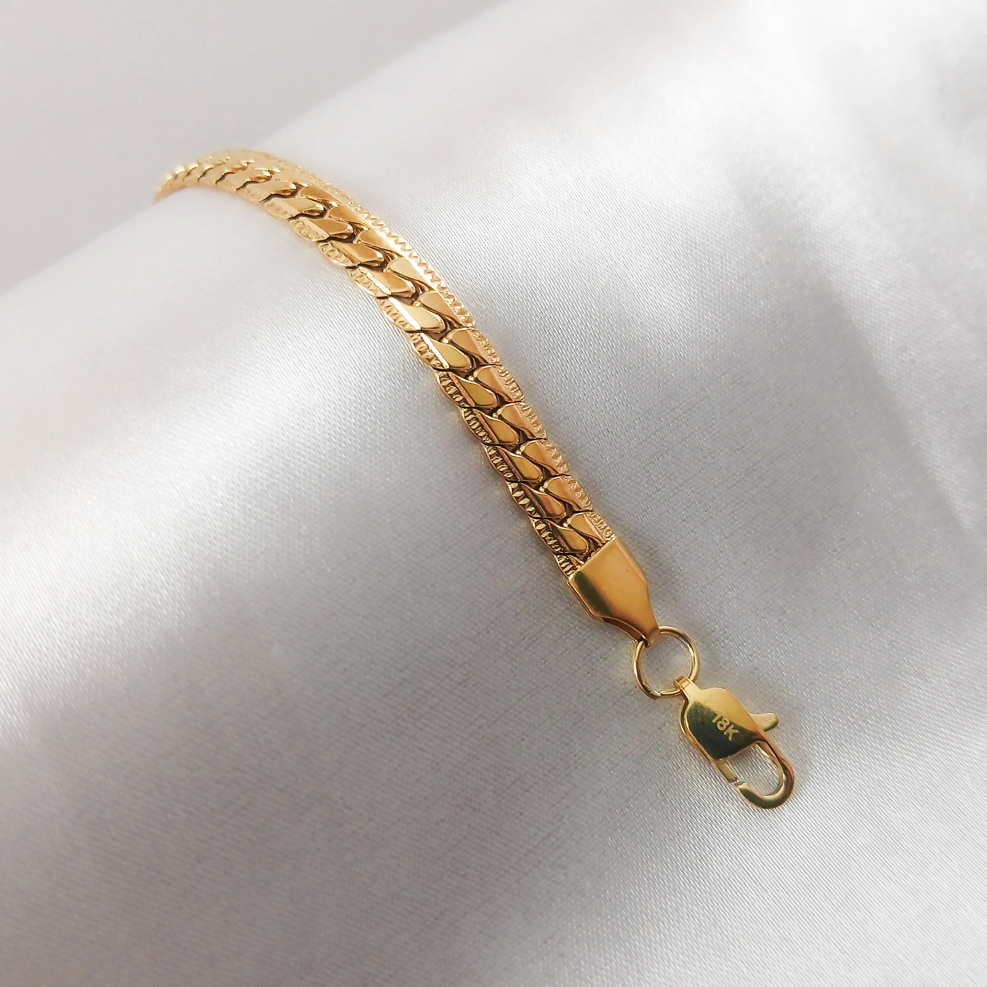 Pulso Grabada en Oro Laminado 18K Hombre
