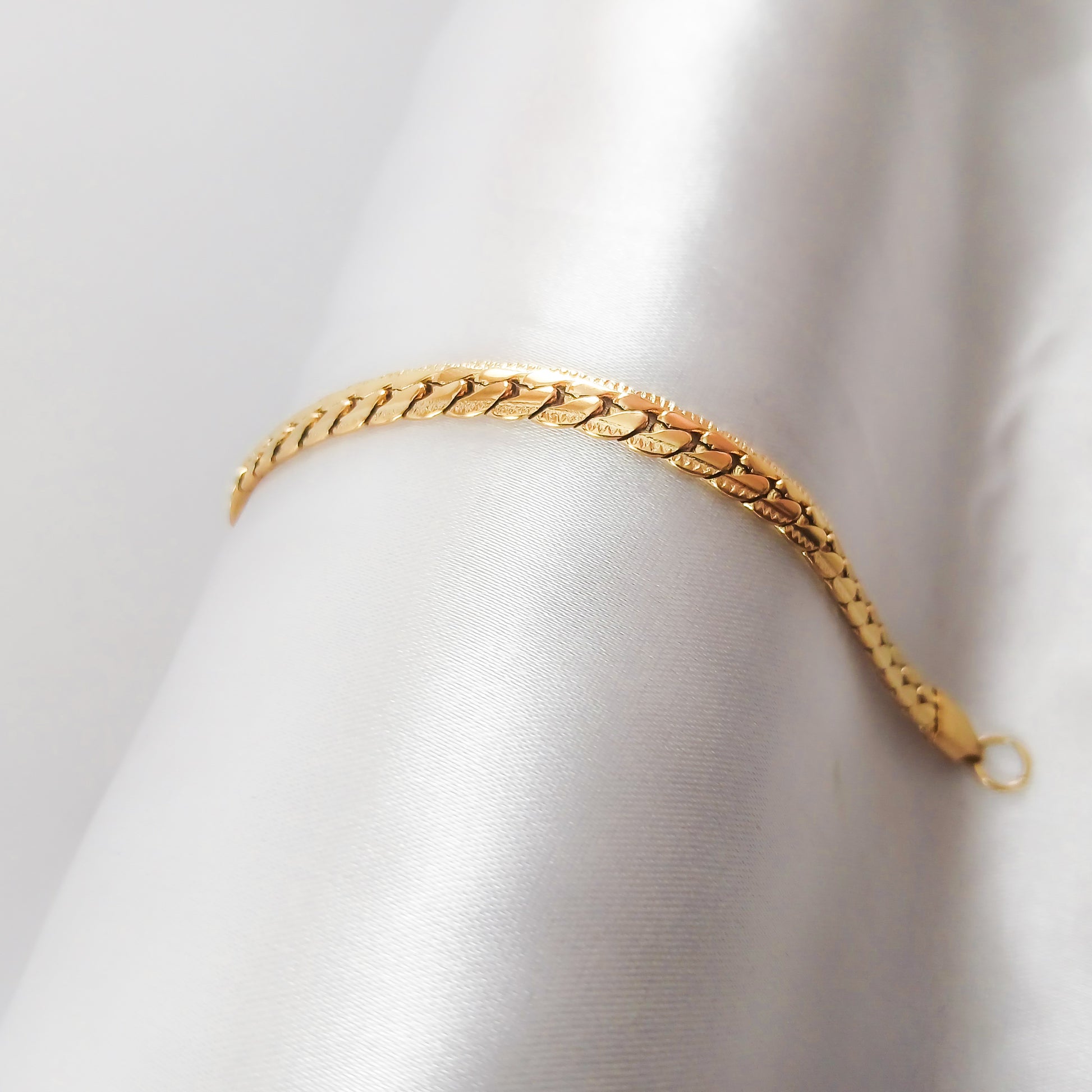 Pulso Grabada en Oro Laminado 18K Hombre