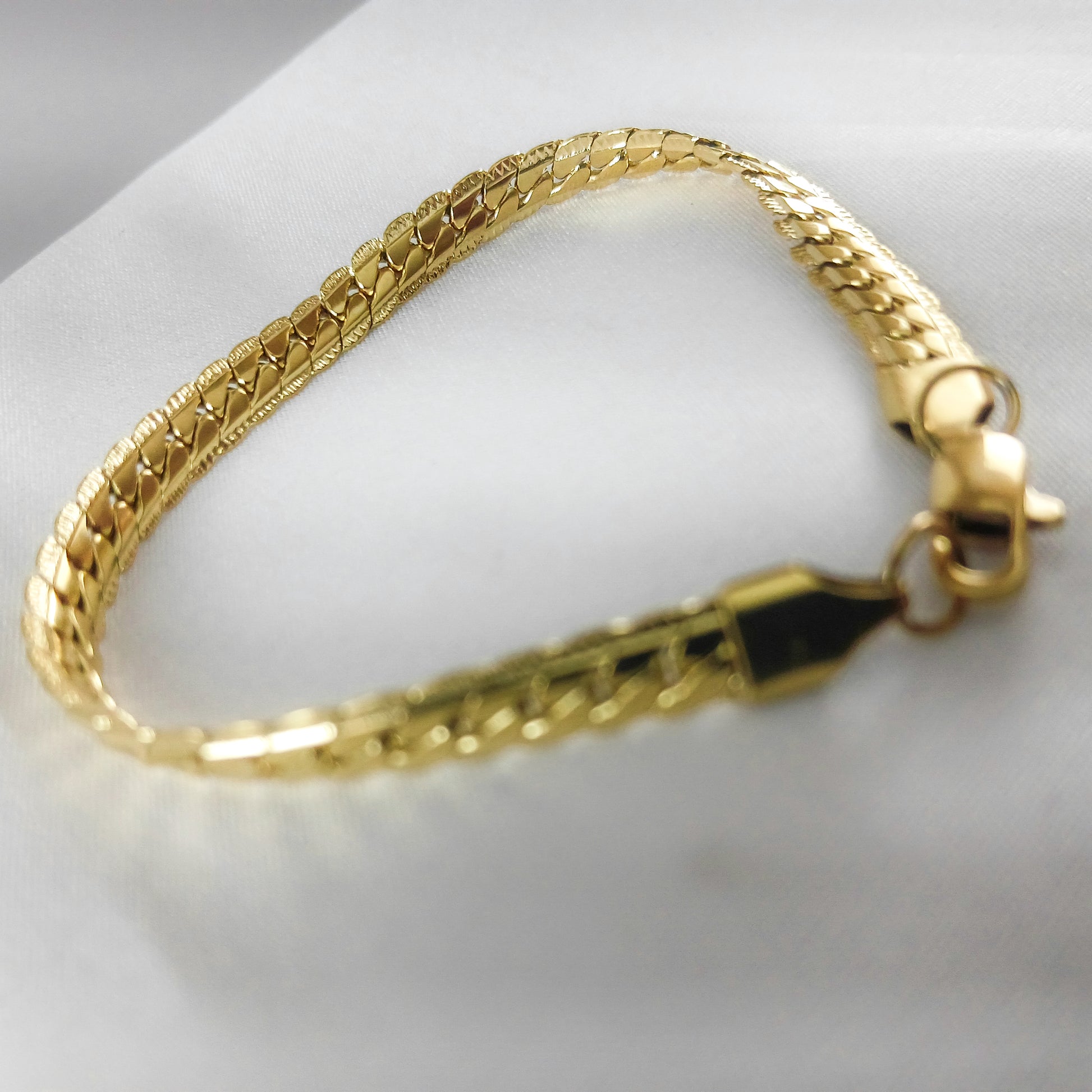 Pulso Grabada en Oro Laminado 18K Hombre