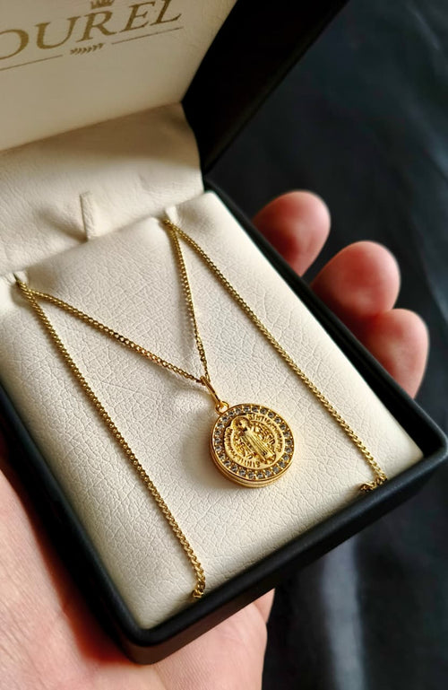 Cadena Cubana 65CM y dije San Benito Oro Laminado 18K